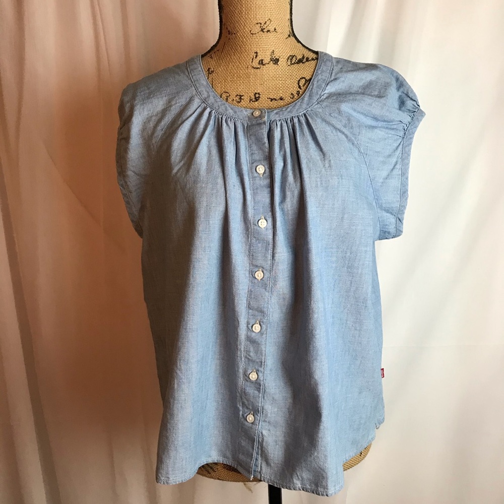 Levi’s Cap Sleeve Chambray Top. No tags
